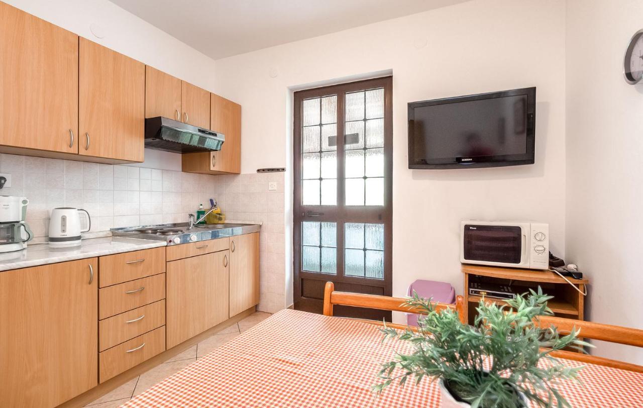 Milo Apartment Пореч Екстериор снимка