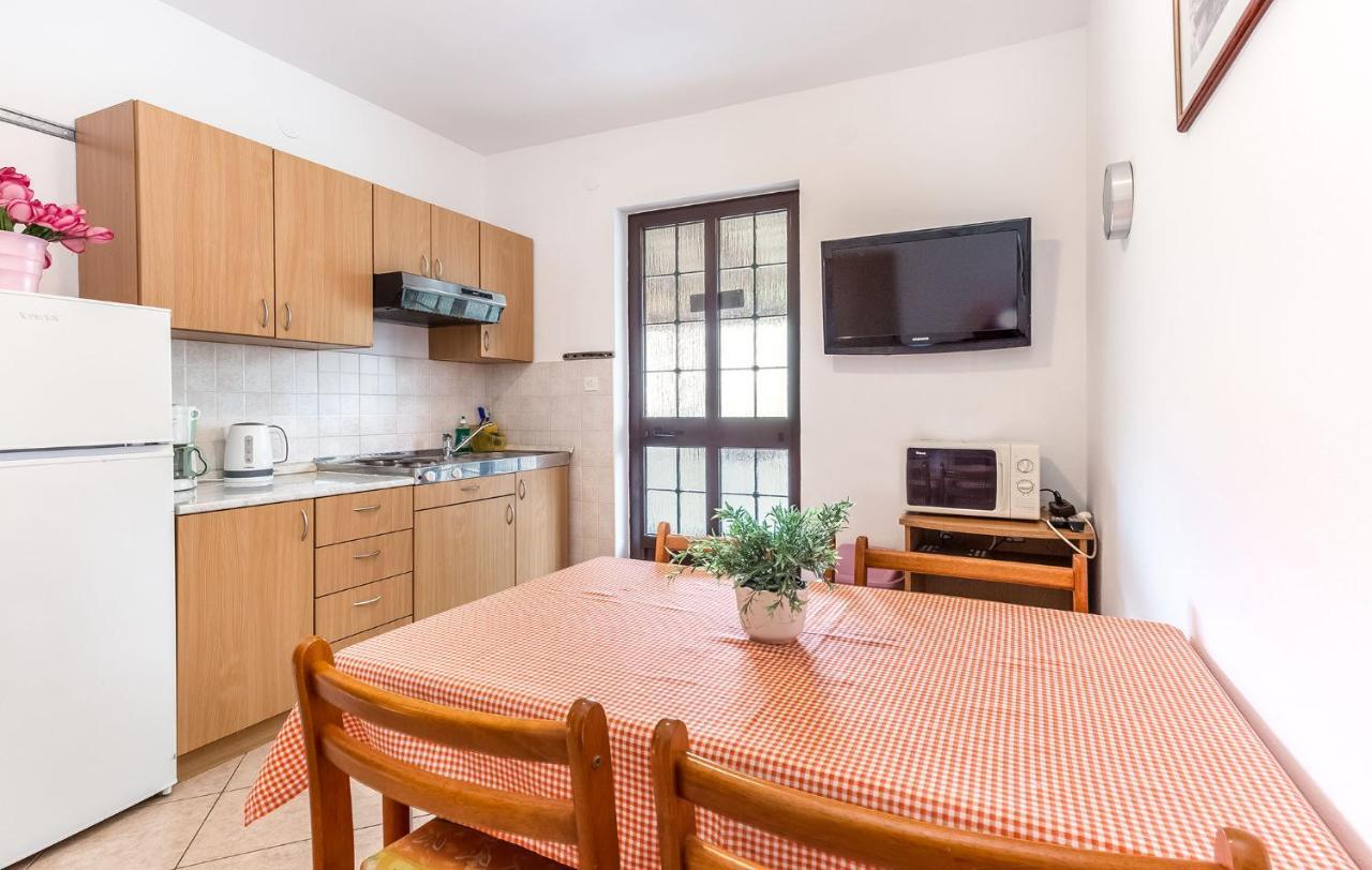 Milo Apartment Пореч Екстериор снимка